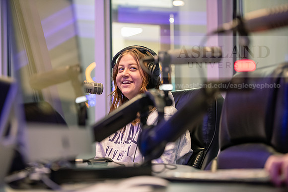 WRDLRadioMorningShow0224AWB_8594