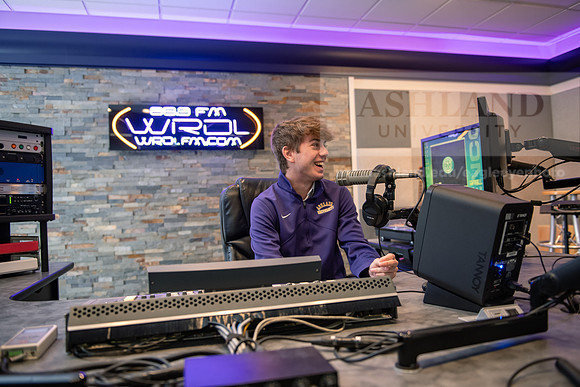 WRDLRadioMorningShow0224AWB_8607