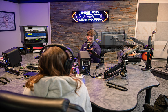 WRDLRadioMorningShow0224AWB_8621