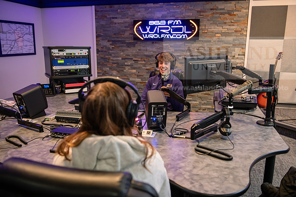 WRDLRadioMorningShow0224AWB_8622