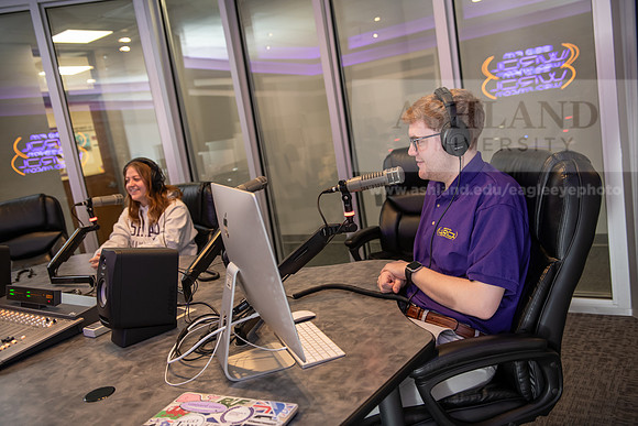 WRDLRadioMorningShow0224AWB_8624