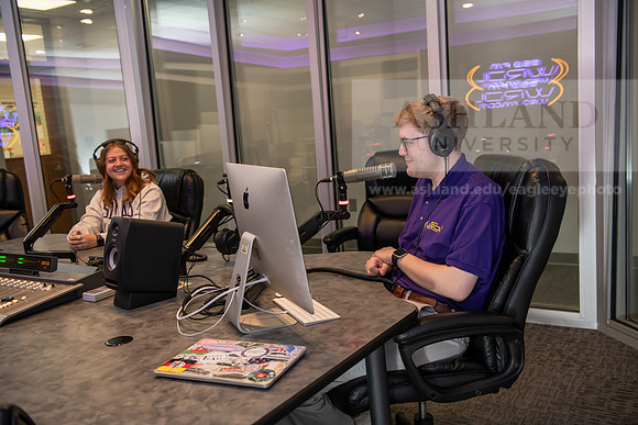 WRDLRadioMorningShow0224AWB_8625
