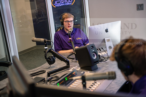 WRDLRadioMorningShow0224AWB_8640