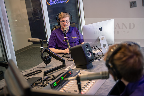 WRDLRadioMorningShow0224AWB_8641