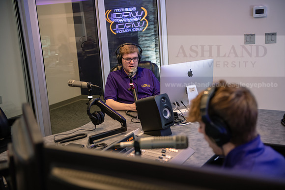 WRDLRadioMorningShow0224AWB_8644