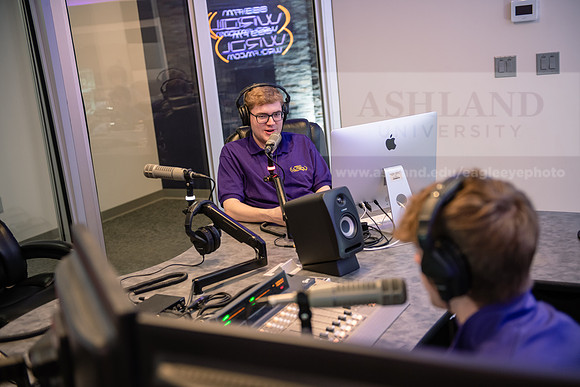 WRDLRadioMorningShow0224AWB_8645