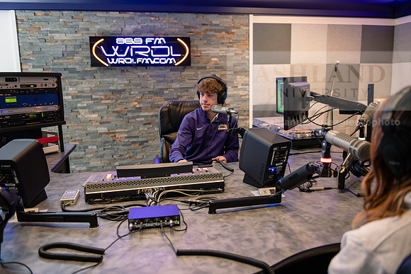 WRDLRadioMorningShow0224AWB_8663