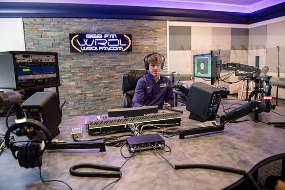 WRDLRadioMorningShow0224AWB_8665
