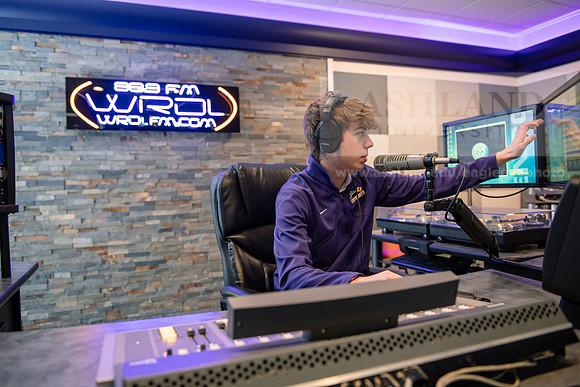 WRDLRadioMorningShow0224AWB_8682