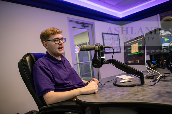 WRDLRadioMorningShow0224AWB_8689