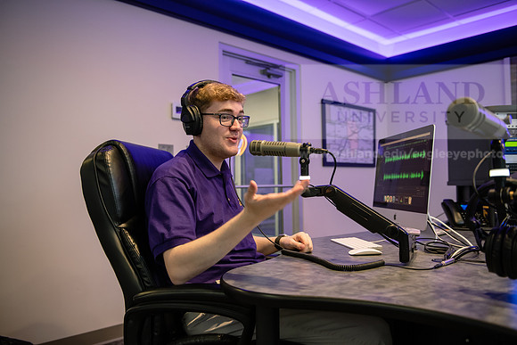 WRDLRadioMorningShow0224AWB_8695