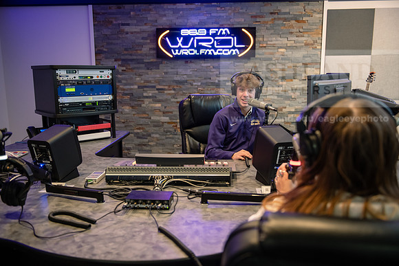 WRDLRadioMorningShow0224AWB_8729