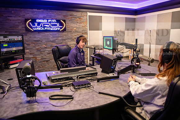 WRDLRadioMorningShow0224AWB_8739