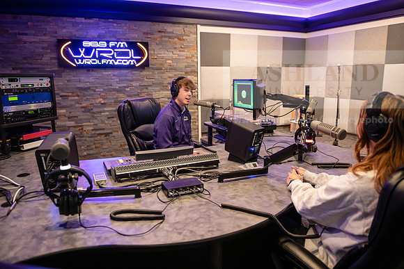 WRDLRadioMorningShow0224AWB_8740
