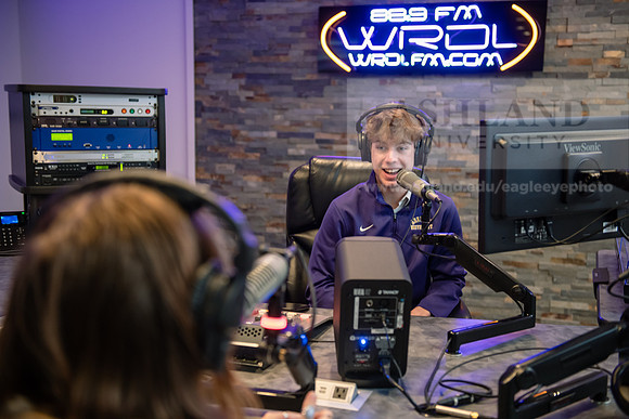 WRDLRadioMorningShow0224AWB_8724