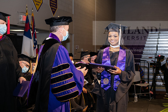 164MasterBusinessWiGrad1221ALW_6796