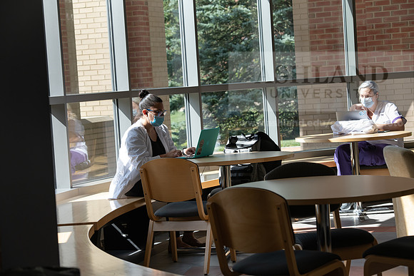 NursingStudentOnCampus0920ALW_7110