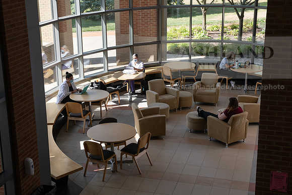 NursingStudentOnCampus0920ALW_7080
