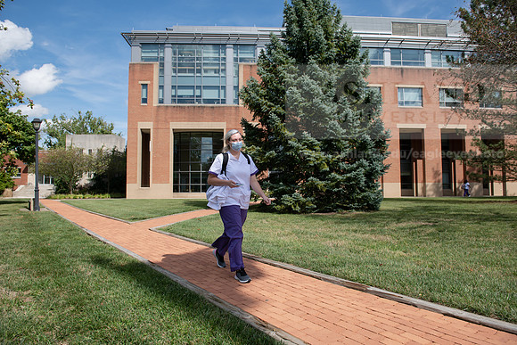NursingStudentOnCampus0920ALW_6994