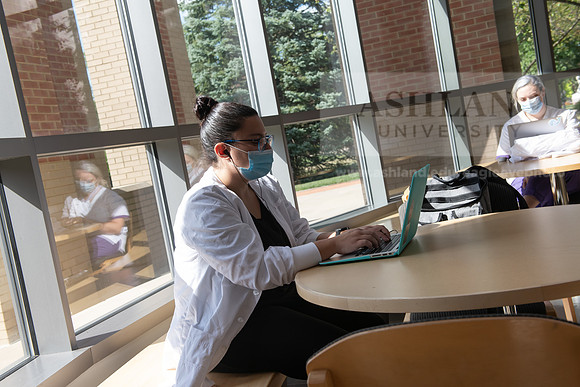 NursingStudentOnCampus0920ALW_7101