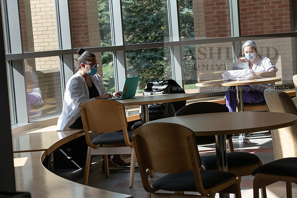 NursingStudentOnCampus0920ALW_7112