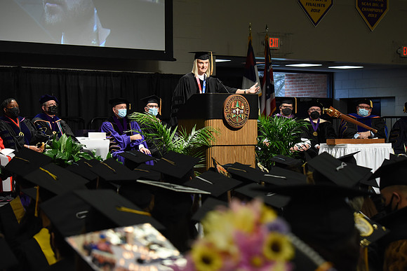 212WiGradCeremony1221MP7_0527