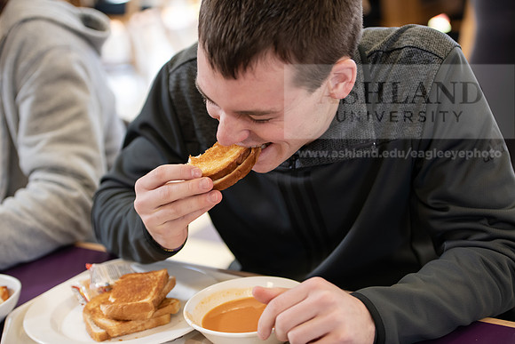 StudentDiningFood0220ALW_4516