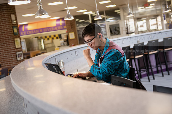StudentDiningFood0220ALW_4472