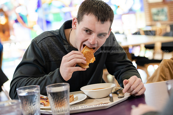 StudentDiningFood0220ALW_4535