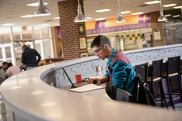 StudentDiningFood0220ALW_4462