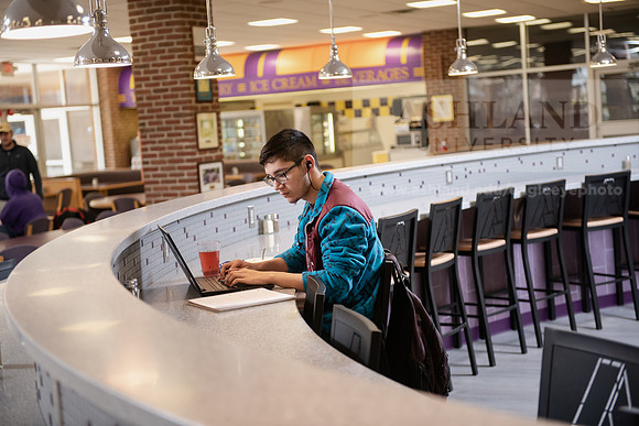 StudentDiningFood0220ALW_4466