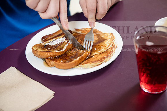 StudentDiningFood0220ALW_4429