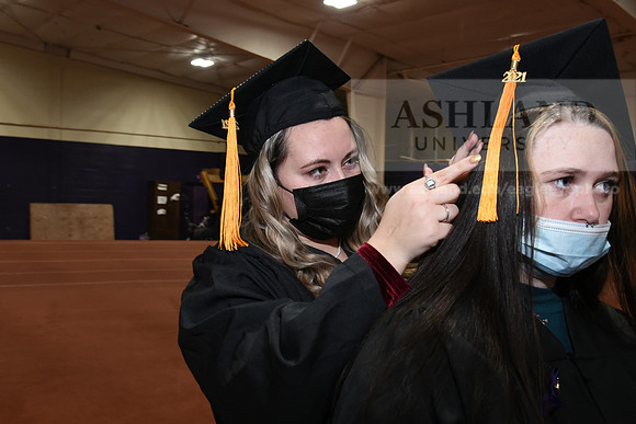 055WiGradPreCeremony1221MP7_0085