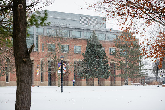 StudentsReturnWinterCampus0125AWB_6786