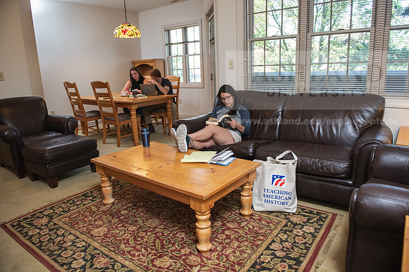 MAHGSeniorApts0723AWB_7127