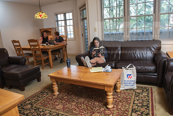 MAHGSeniorApts0723AWB_7142