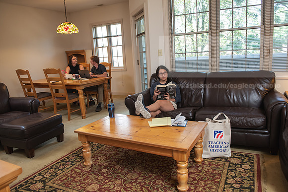 MAHGSeniorApts0723AWB_7160