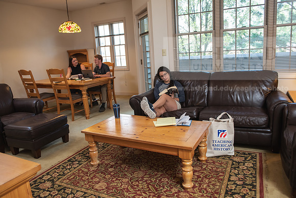 MAHGSeniorApts0723AWB_7162