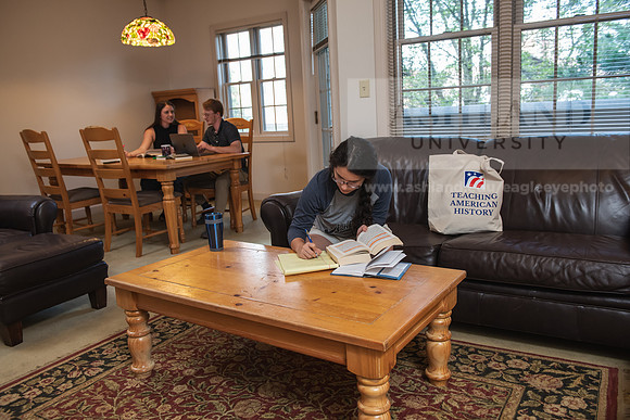 MAHGSeniorApts0723AWB_7164
