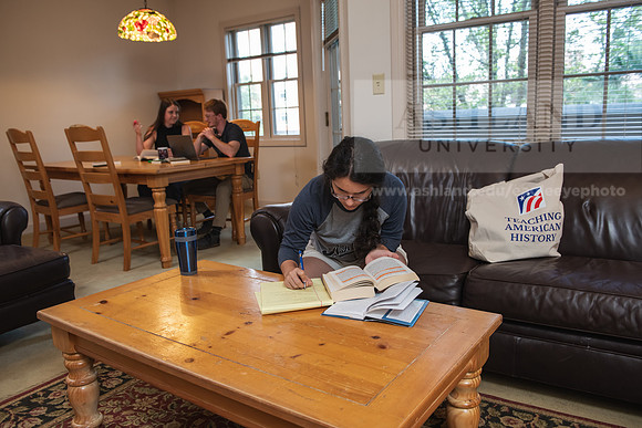 MAHGSeniorApts0723AWB_7168