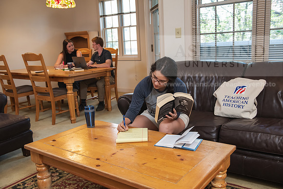 MAHGSeniorApts0723AWB_7200