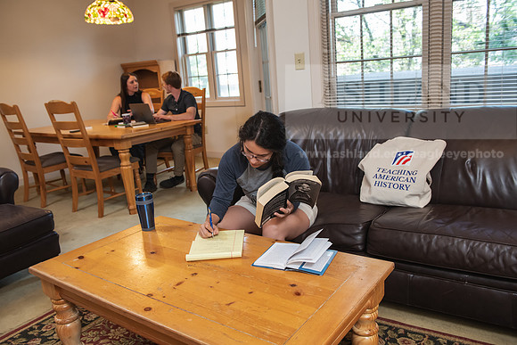 MAHGSeniorApts0723AWB_7185