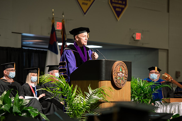 022WiGradCeremony1221ALW_6302