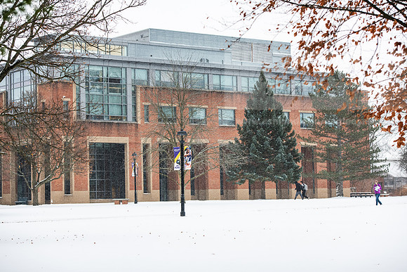 StudentsReturnWinterCampus0125AWB_6795
