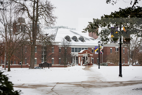StudentsReturnWinterCampus0125AWB_6840