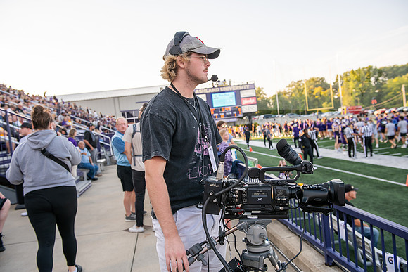 AUvIUPFootball0924AWB_3499