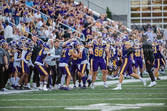 AUvIUPFootball0924AWB_3636