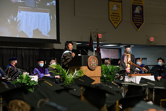 233WiGradCeremony1221ALW_7186