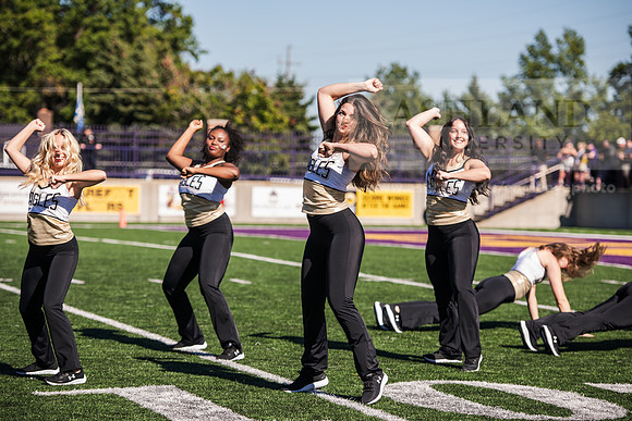 HOCOAUvOHDomFootballGame1024AWB_1048