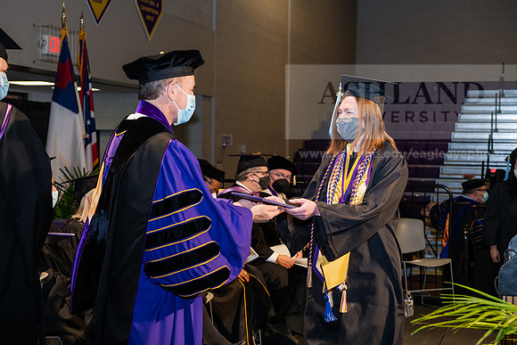 048BachelorEducationWiGrad1221ALW_7045